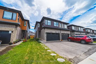 Att/Row/Townhouse in Brantford