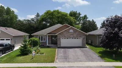 Detached in North Huron