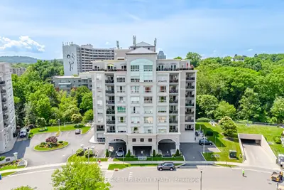 Condo Apartment in Hamilton