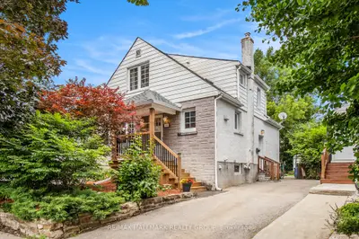 99 Dagmar Avenue, Vanier And Kingsview Park, On K1l 5t3