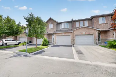 Att/Row/Townhouse in Grimsby
