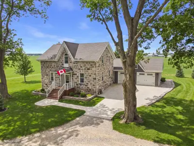 Detached in North Huron