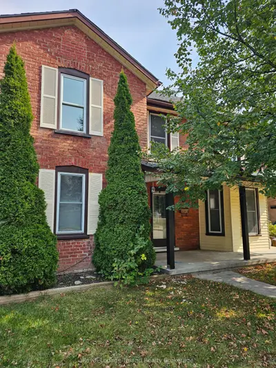 Detached in Woodstock
