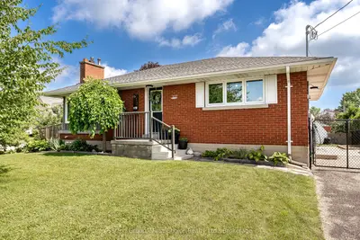 Detached in West Perth