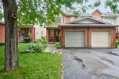 Att/Row/Townhouse in Kanata