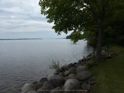 84 Mosquito Lane, Prince Edward County, On K0k 2t0