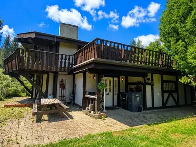 Detached in Thunder Bay