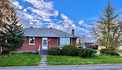 Detached in Overbrook - Castleheights and Area