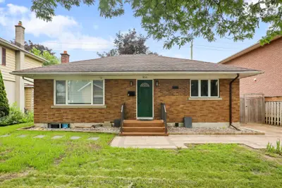 Detached in Elmvale Acres and Area