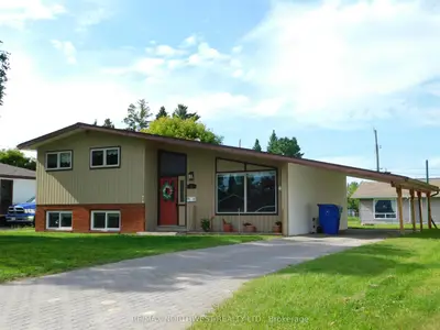 Detached in Dryden