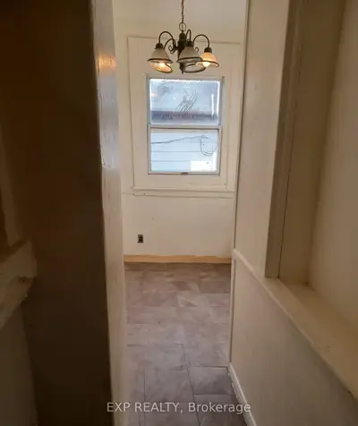 4 Rosemont Avenue, Hamilton, On L8l 6m4