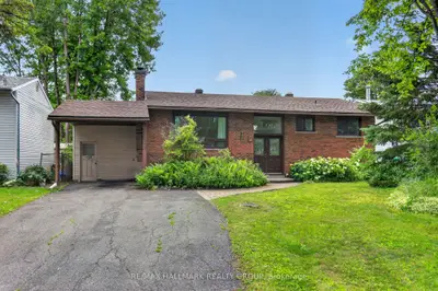 Detached in Beacon Hill North - South and Area