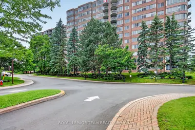 Condo Apartment in Cityview - Parkwoods Hills - Rideau Shore