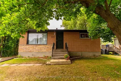Detached in Thunder Bay