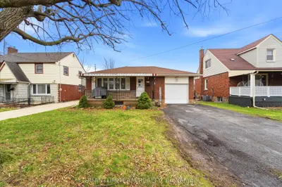 Detached in Niagara Falls
