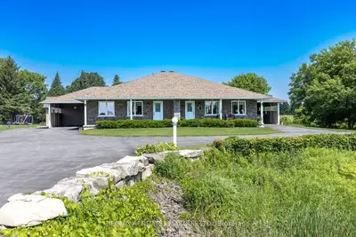 Duplex in South Dundas
