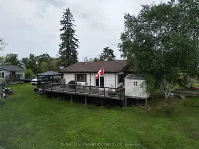Detached in Kenora