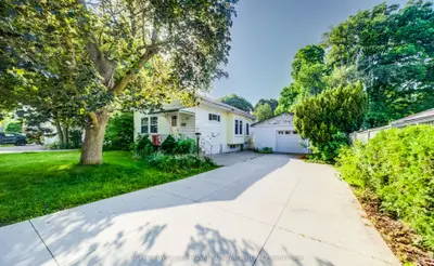 111 Pinewood Avenue, Cambridge, On N3h 2m3