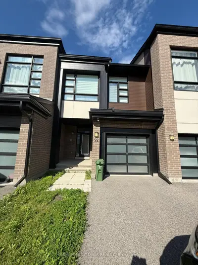 Att/Row/Townhouse in Leitrim