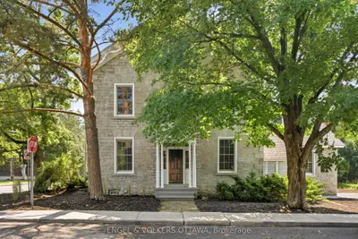 Semi-Detached in New Edinburgh - Lindenlea