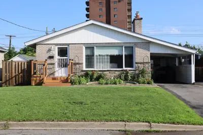 Detached in Hunt Club - South Keys and Area