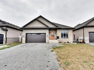Detached in Port Colborne