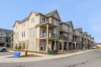 Att/Row/Townhouse in Hamilton