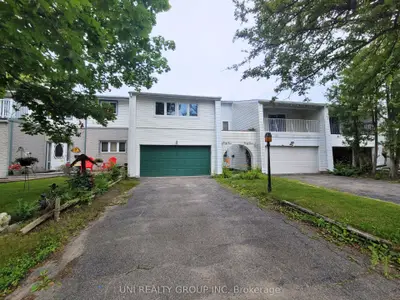 Att/Row/Townhouse in South of Baseline to Knoxdale