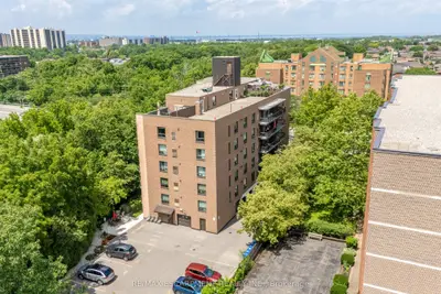 Condo Apartment in Hamilton