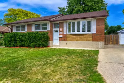 Detached in Sarnia