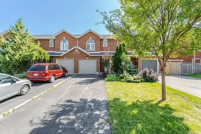Att/Row/Townhouse in Hamilton