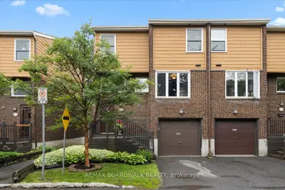 Condo Townhouse in Cyrville - Carson Grove - Pineview