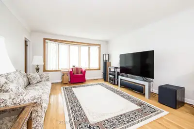 477 Edgeworth Avenue, Woodroffe, On K2b 5l2