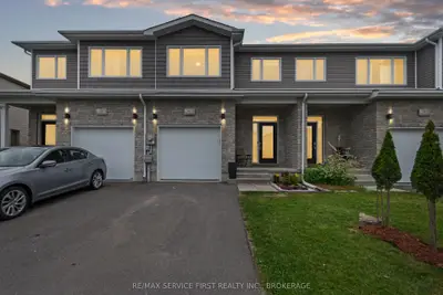 Att/Row/Townhouse in Kingston