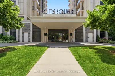 Condo Apartment in Hamilton