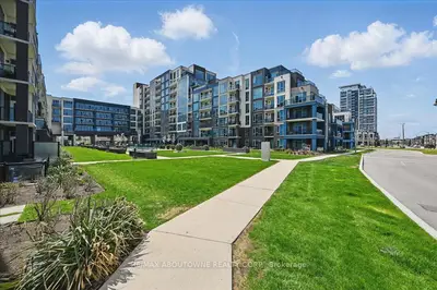 Condo Apartment in Grimsby