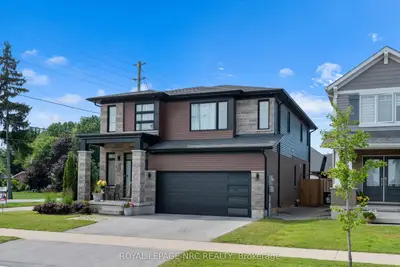 Detached in Pelham