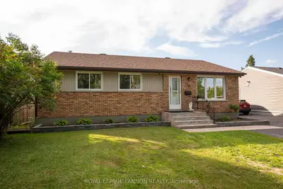 Detached in Thunder Bay