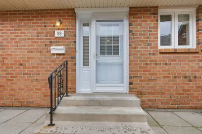 Condo Townhouse in St. Catharines