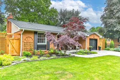 2 OAKWOOD Drive, London South, ON N6K 2V4