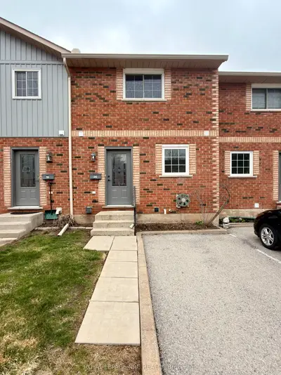 Condo Townhouse in Welland