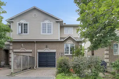 Att/Row/Townhouse in Stittsville - Munster - Richmond