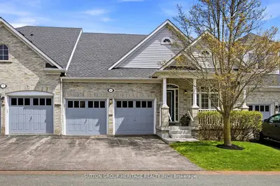 Att/Row/Townhouse in Port Hope