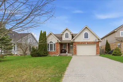 Detached in Mapleton