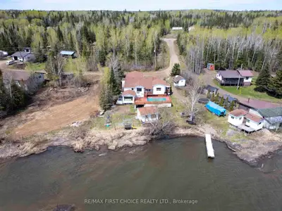 Detached in Thunder Bay Remote Area