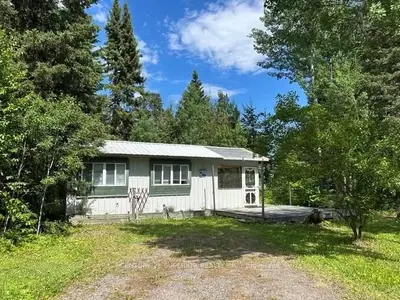 Detached in Thunder Bay Remote Area