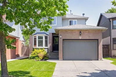 19 Beachgrove Crescent, Hamilton, On L8j 2n8