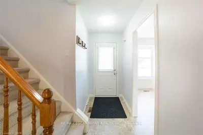 19 Beachgrove Crescent, Hamilton, On L8j 2n8