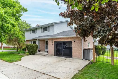 Detached in Brantford