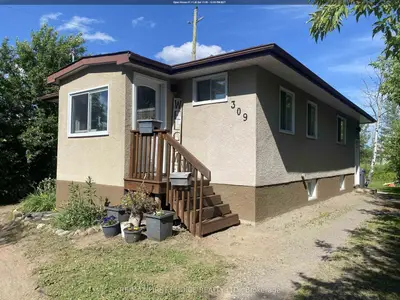 Detached in Thunder Bay